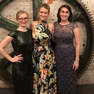 Size 8 lavender lace Adrianna Papell gown